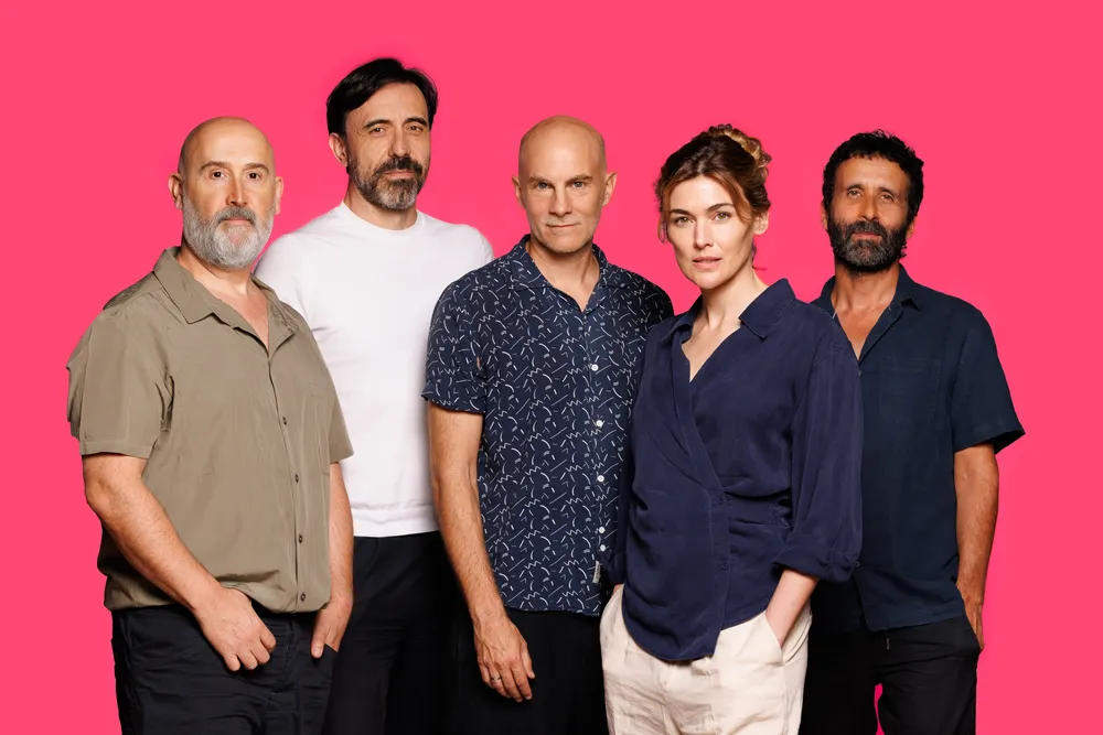 Los actores Javier Cámara, Israel Elejalde, Marta Nieto y Emilio Tomé posando en la presentación de la obra de teatro Verborrea en Matadero Madrid.